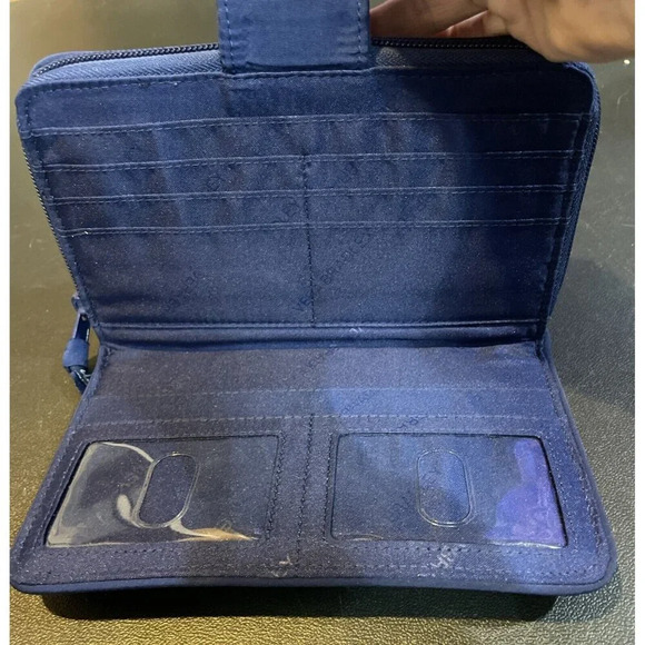 Vera Bradley RFID Turnlock Wallet Classic Navy Blue‎ Quilted Zip Around Travel - Picture 3 of 6